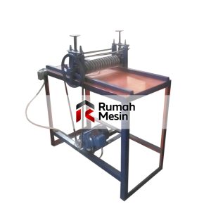 Alat pemotong briket manual berbahan logam.